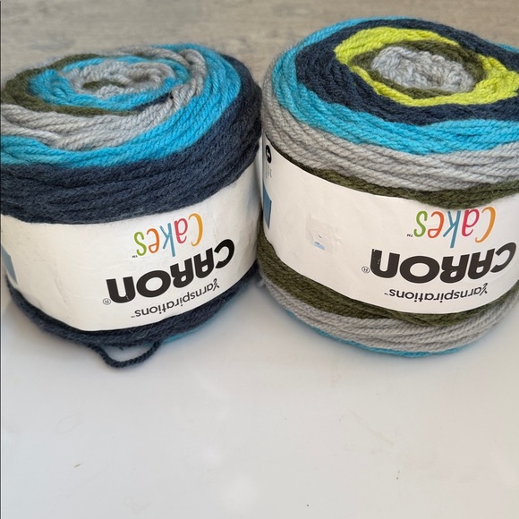 Caron Cakes yarn
Size 7.1oz each
Color: Lime twist - Picture 4 of 4